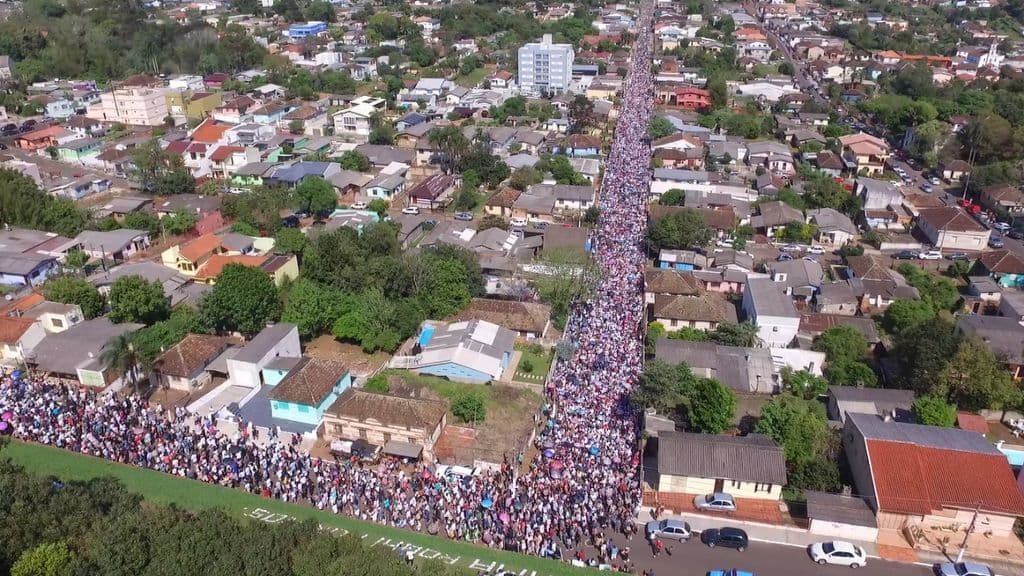 Devotos celebram reencontro com a “santinha” após dois anos de pandemia