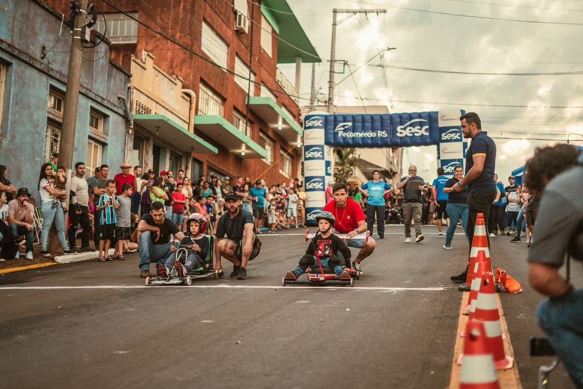 Downhill: Competição de carrinhos de lomba resgata brincadeiras de rua em Ibirubá