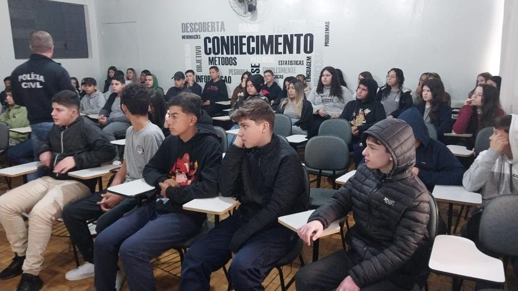 Polícia Civil realiza programa de conscientização com alunos em escola de Santa Bárbara do Sul